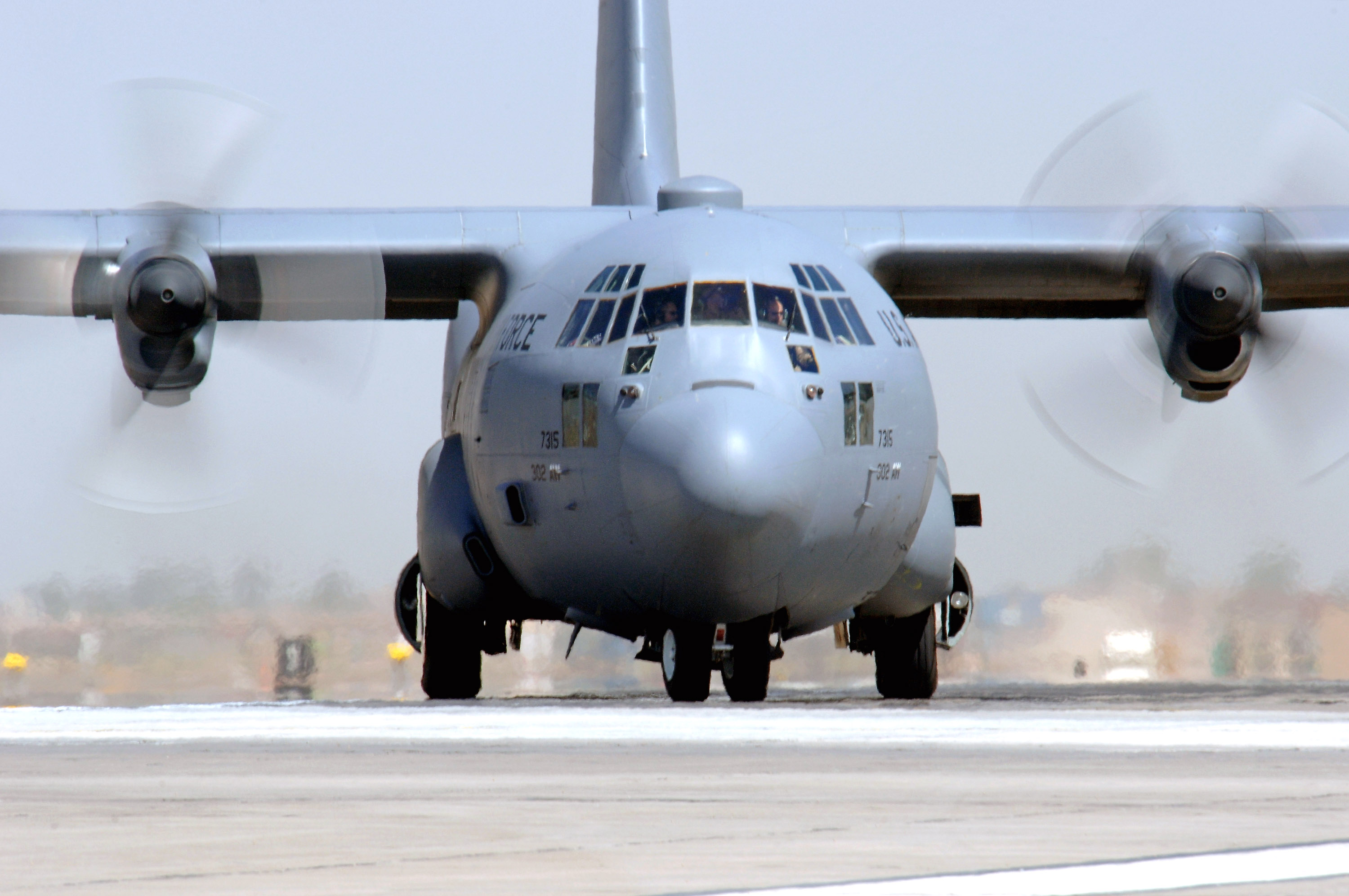 Sau khi mở hàng bằng P-3, VN sẽ mua vận tải cơ C-130 của Mỹ - Ảnh 2.