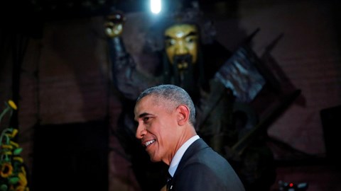 Tổng thống Obama viếng chùa Ngọc Hoàng: Tôi thích con gái - Ảnh 1.