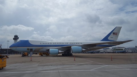 Sân bay Tân Sơn Nhất trước giờ chào tạm biệt Tổng thống Obama - Ảnh 1.