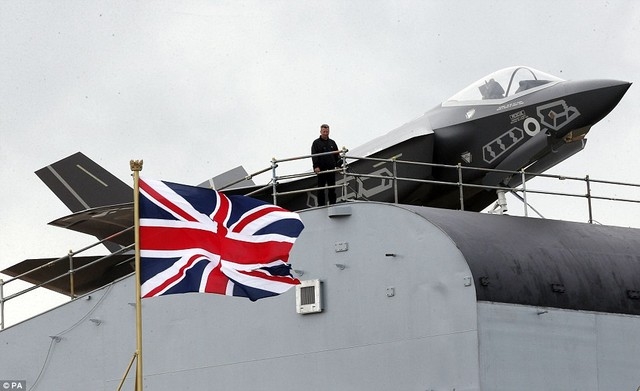 Trung Quốc coi thường tàu sân bay HMS Queen Elizabeth - Ảnh 2.