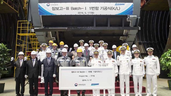 Hàn Quốc bắt tay chế tạo tên lửa phóng từ tàu ngầm mới - Ảnh 1.