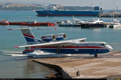 Trung Quốc lộ âm mưu đưa thủy phi cơ Nga ra Biển Đông - Ảnh 1.