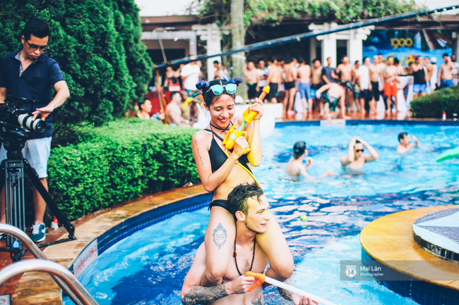 Pool party cuối tuần - Con gái Hà Nội, khi muốn sexy thì cũng sexy hết cỡ! - Ảnh 1.