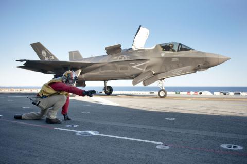  Mỹ: Việt Nam không muốn tiêm kích F-35  - Ảnh 1.