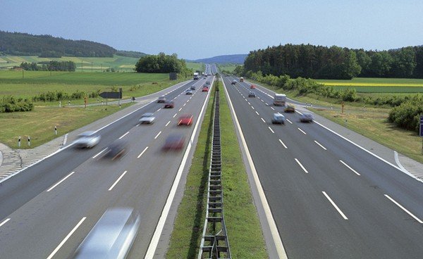 Cao tốc chạy 300 km/h: Dân mong nộp phí để đi - Ảnh 1.