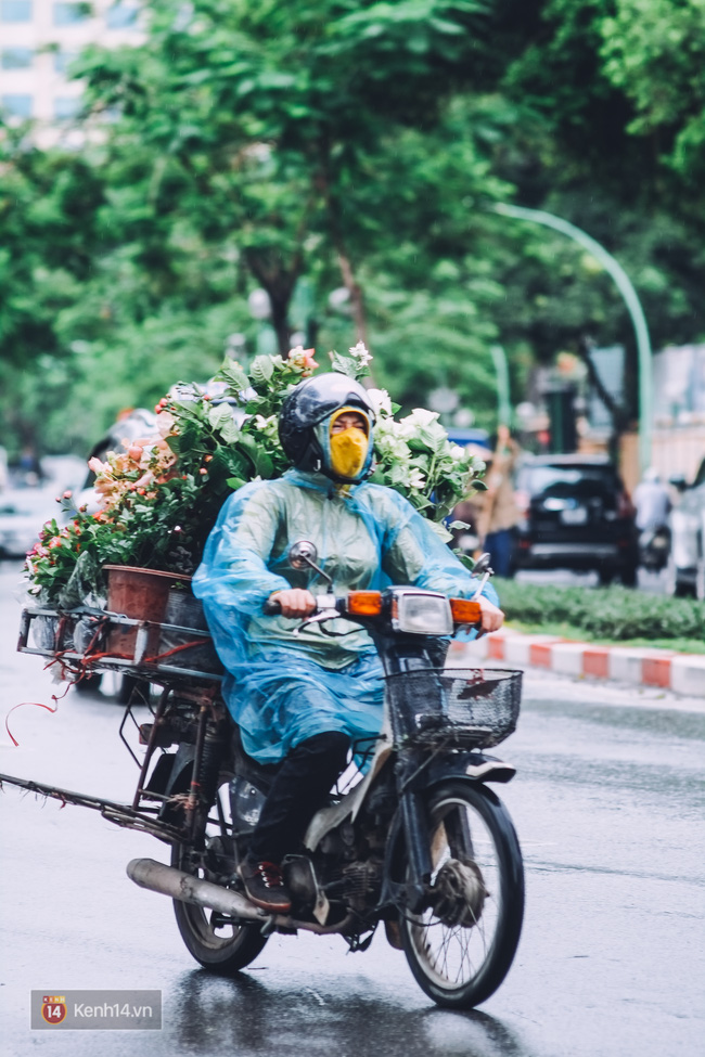 Ơn giời Hà Nội mưa và mát rồi! chính là tâm trạng của người dân Hà Nội hôm nay! - Ảnh 1.