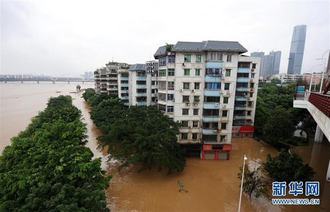 Chùm ảnh: Cảnh tượng lụt lội khủng khiếp ở Trung Quốc - Ảnh 1.
