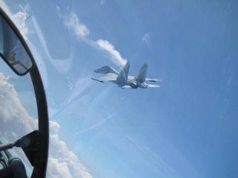  Trải nghiệm lần đầu bắn biển của phi công Su-30MK2  - Ảnh 1.
