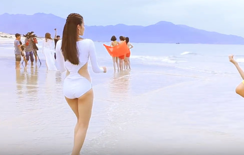 Phạm Hương lộ nhược điểm khi diện bikini nóng bỏng tại The Face - Ảnh 1.