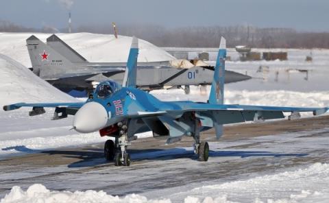  Su-33 Flanker-D đối diện với mèo đực F-14 - Ảnh 1.