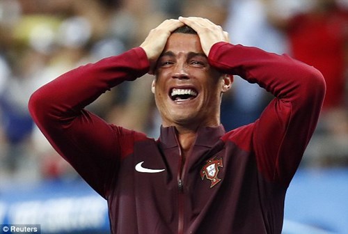 Ronaldo: Khóc lóc rời sân rồi cực yêu khi cướp quyền chỉ đạo - Ảnh 19.