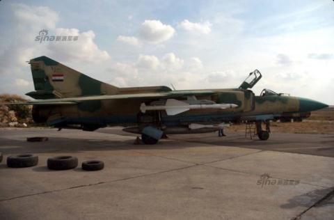 MiG-23 Syria rụng như sung trước lưới lửa yếu kém của IS - Ảnh 1.