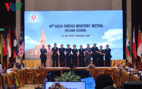 Các Ngoại trưởng ASEAN trao đổi về vấn đề liên quan đến Tòa trọng tài - Ảnh 1.