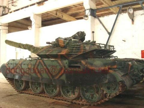 Việt Nam trang bị giáp phản ứng nổ cho xe tăng T-54/55 - Ảnh 1.