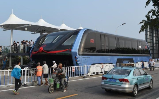 Trung Quốc thử nghiệm xe buýt có một không hai - Ảnh 1.