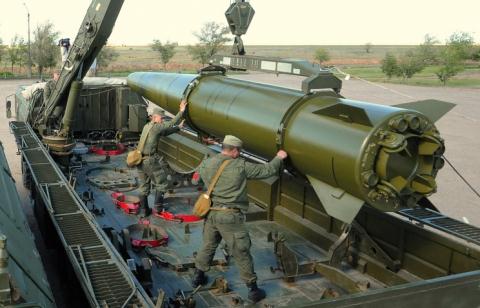  Tình báo Ukraine: Nga sẽ dùng vũ khí hạt nhân nếu chiến tranh Crimea  - Ảnh 1.