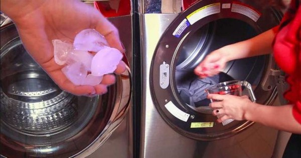 Cho vài viên đá lạnh vào máy giặt rồi thảnh thơi xem kết quả bất ngờ - Ảnh 1.
