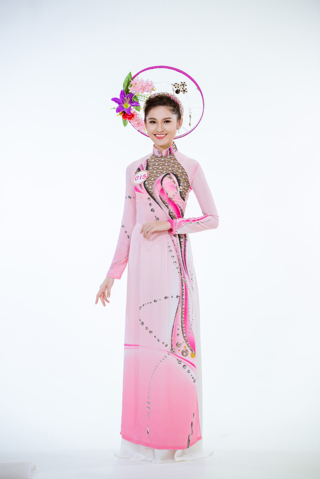 Dàn thí sinh Hoa hậu Việt Nam khoe dáng với áo dài - Ảnh 2.