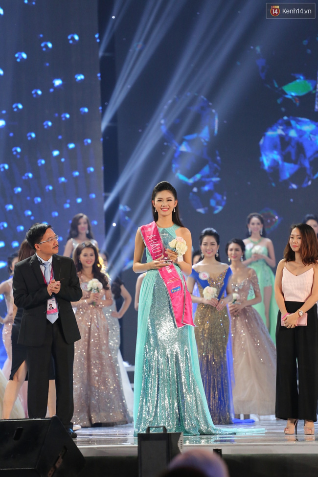 2 Á hậu khóa Facebook trước đêm chung kết, bài học cho Hoa hậu Đỗ Mỹ Linh - Ảnh 1.