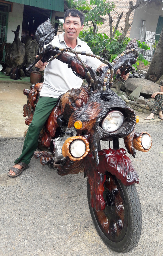 Chiếc mô tô bằng gỗ độc nhất vô nhị ở Lâm Đồng - Ảnh 1.