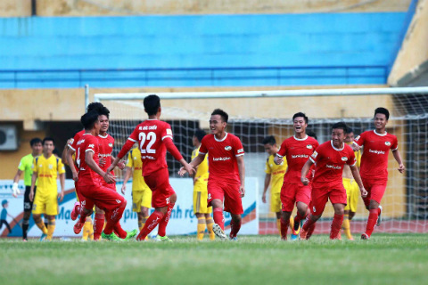 HLV Vương Tiến Dũng: Viettel xứng đáng lên V.League 2017 - Ảnh 1.