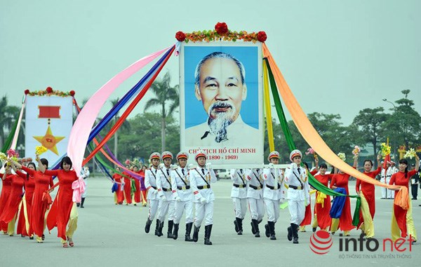 Cảnh sát cơ động Hà Nội phô diễn lực lượng, xe chiến đấu hiện đại  - Ảnh 1.