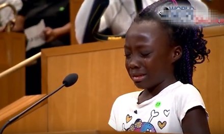 Bài phát biểu đẫm nước mắt của bé gái da đen gây chấn động dư luận - Ảnh 1.