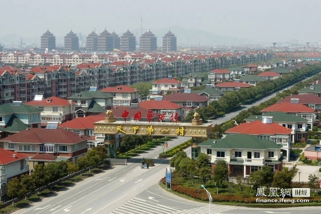Mục sở thị ngôi làng hiện đại và giàu có nhất Trung Quốc - Ảnh 2.