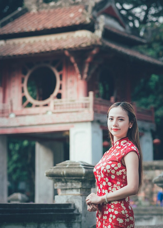 Cô gái Việt từ bỏ công việc dược sĩ một mình tới Trung Quốc thực hiện ước mơ làm người mẫu - Ảnh 2.