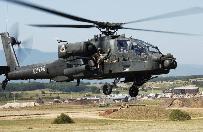 Thế giới sẽ tiếp tục kinh sợ trực thăng Apache AH-64E của Mỹ? - Ảnh 1.