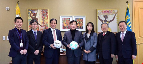 Ban tổ chức FIFA U-20 World Cup chào đón U-19 Việt Nam - Ảnh 1.