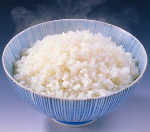 Cách nấu cơm để giảm bớt hóa chất trong gạo - Ảnh 1.