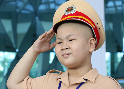  Cậu bé ung thư Đà Nẵng ước mơ làm CSGT qua đời  - Ảnh 1.