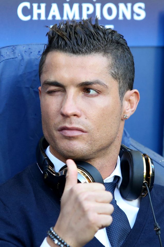 Ronaldo gia hạn hợp đồng khủng với Real - Ảnh 1.