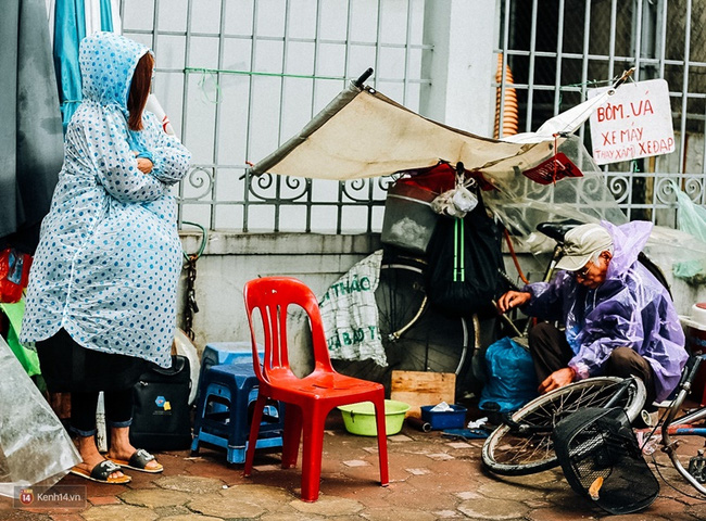 Hà Nội lạnh lắm, nhưng chỉ khiến người ta gần nhau hơn thôi! - Ảnh 1.