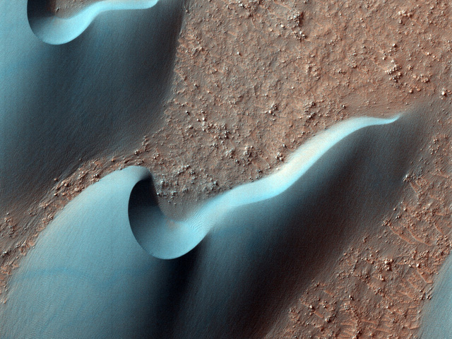 NASA công bố 2.540 hình ảnh tuyệt đẹp về sao Hỏa được ghi lại trong hơn 10 năm - Ảnh 1.