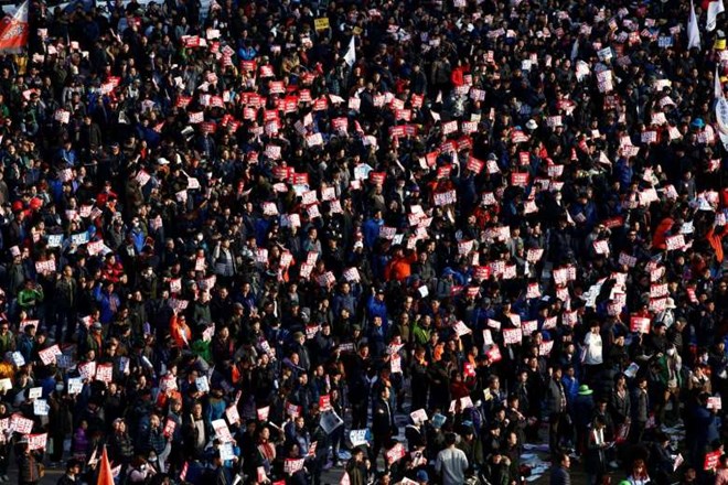 Hàn Quốc: Gần 200.000 người biểu tình đòi tổng thống từ chức  - Ảnh 1.