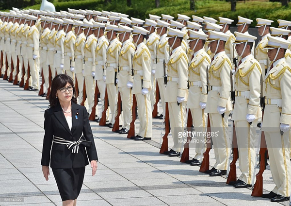 Nữ BTQP Nhật cứng với Trump: Tokyo sẽ không chi thêm tiền cho quân Mỹ - Ảnh 1.