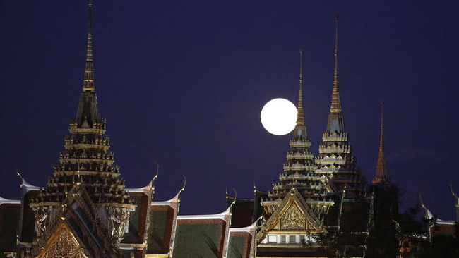 Người dân thế giới và Việt Nam bắt đầu rục rịch khoe ảnh siêu trăng đẹp nhất 70 năm qua - Ảnh 1.