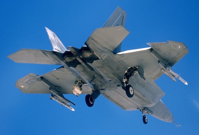 Kỹ sư Mỹ sửa chữa lỗi nghiêm trọng của F-22 với chỉ... 250 USD - Ảnh 1.