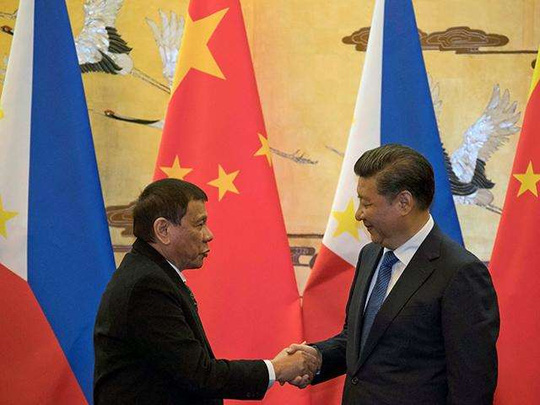 Tổng thống Duterte gặp thần tượng Putin - Ảnh 1.