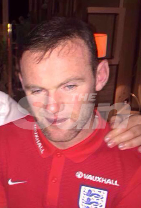 TIẾT LỘ: Rooney suýt bị đấm vì sờ soạng vợ người khác trong tiệc cưới - Ảnh 2.