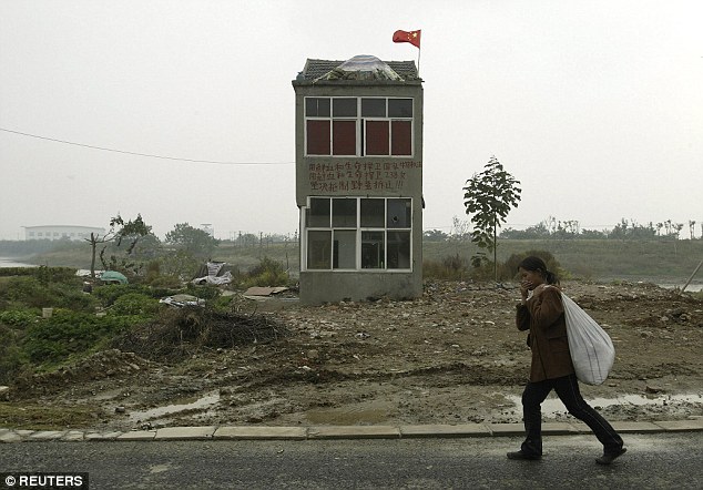 Suốt 13 năm, căn nhà trong diện giải tỏa vẫn bám trụ như cái gai nhức nhối trên đường - Ảnh 6.