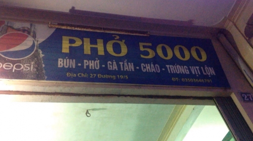 Ấm lòng bát phở đêm giá 5 nghìn giữa thời bão giá ở thành phố dệt - Ảnh 1.