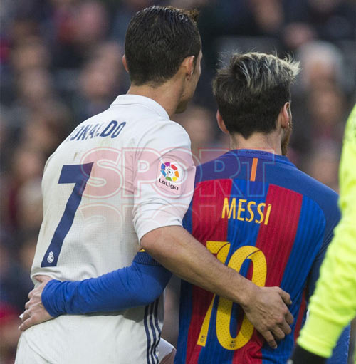 Fan của Ronaldo và Messi: rivalry - Cuộc đối đầu giữa hai mỹ nam của làng túc cầu luôn khiến những người hâm mộ phải sống động và tràn đầy cảm xúc. Đó là nơi quy tụ những người yêu bóng đá trên toàn thế giới, để chứng kiến cuộc đua đầy kịch tính giữa Ronaldo và Messi.