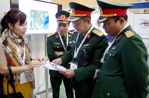 Khai mạc triển lãm quốc tế về an ninh, quốc phòng tại Hà Nội - Ảnh 1.