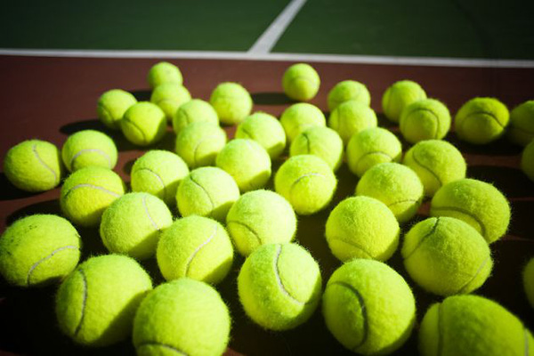 Đặt quả bóng tennis ở những vị trí này và bạn sẽ được giải tỏa cơn đau cổ, lưng cực nhanh chóng - Ảnh 1.