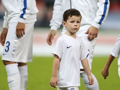 Lộ lý do Rooney cho con trai gia nhập học viện bóng đá của Man City - Ảnh 1.