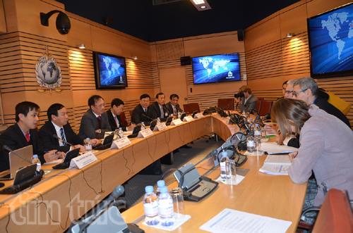 Lãnh đạo Bộ Công an lần đầu tiên thăm trụ sở Interpol  - Ảnh 2.