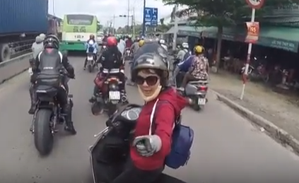 Cô gái chặn đầu mắng biker: Chạy xe phải có lương tâm và có não - Ảnh 2.